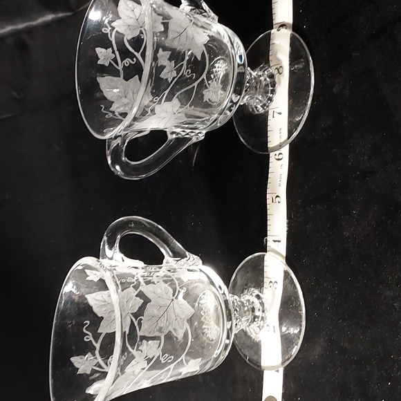 Vintage Glass Etched Leaf Vine Pattern Creamer Sugar Two Piece Set - Picture 8 of 9